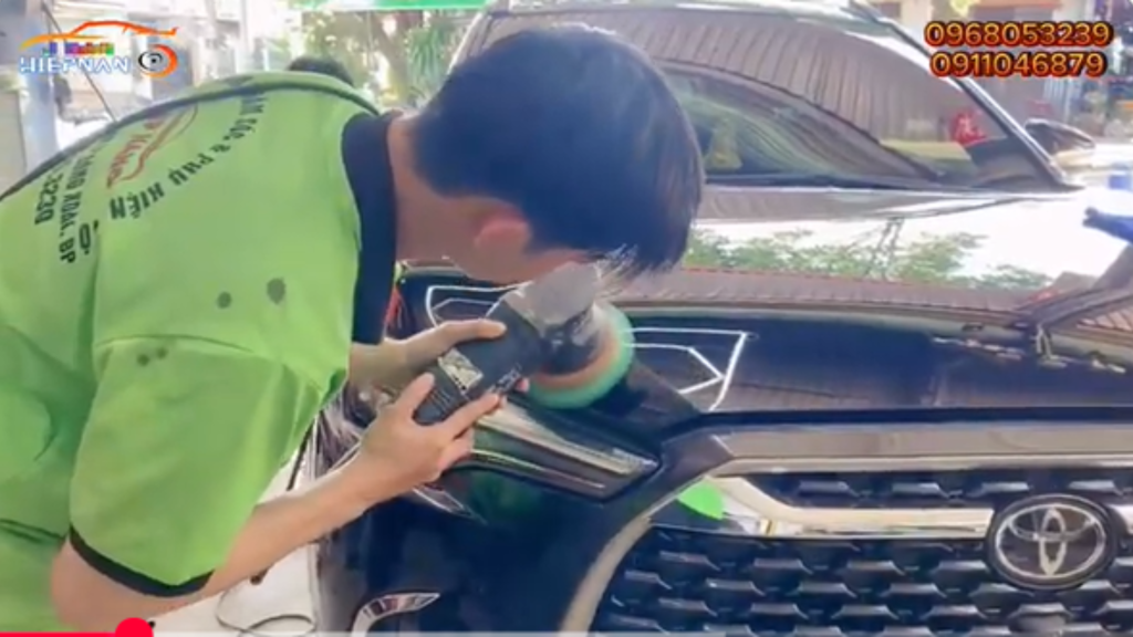 đánh bóng sơn ô tô